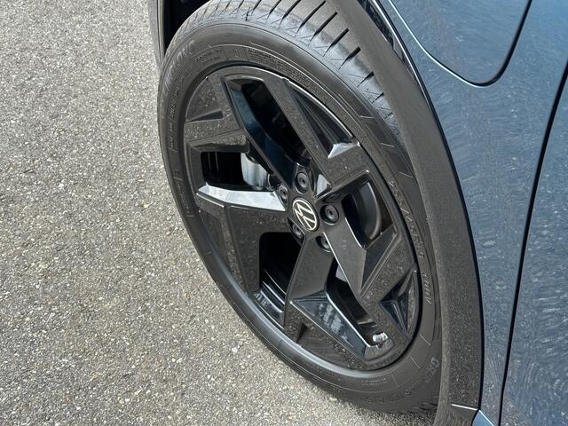 Volkswagen TIGUAN 1.5 eHybrid R-Line | Black line | Head-up | 360 Camera | Trekhaak | Dode hoek | IQ light | Elek. klep | Rijklaar incl. garantie