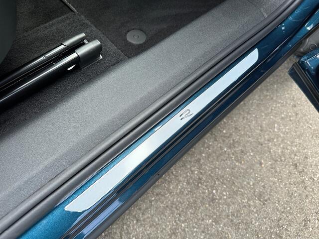 Volkswagen TIGUAN 1.5 eHybrid R-Line | Black line | Head-up | 360 Camera | Trekhaak | Dode hoek | IQ light | Elek. klep | Rijklaar incl. garantie