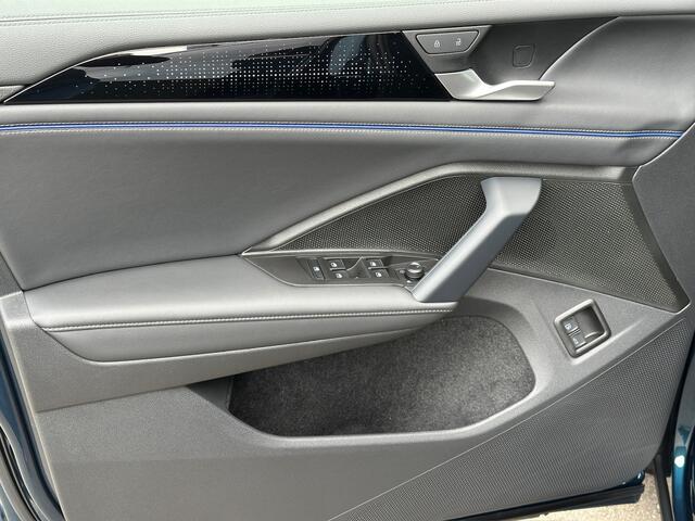 Volkswagen TIGUAN 1.5 eHybrid R-Line | Black line | Head-up | 360 Camera | Trekhaak | Dode hoek | IQ light | Elek. klep | Rijklaar incl. garantie