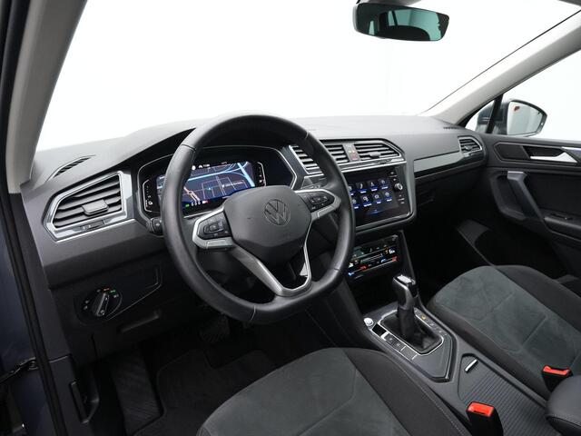 Volkswagen TIGUAN 1.4 TSI eHybrid 245 pk Elegance | Panoramadak | IQ Light | Achteruitrijcamera | Navigatie | Side Assist | Adaptive Cruise