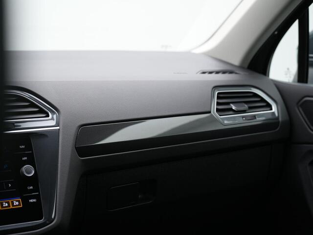 Volkswagen TIGUAN 1.4 TSI eHybrid 245 pk Elegance | Panoramadak | IQ Light | Achteruitrijcamera | Navigatie | Side Assist | Adaptive Cruise