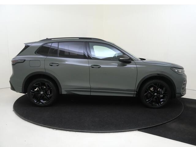 Volkswagen TIGUAN R-Line Edition - eHybrid | 'App-Connect' draadloze smartphone integratie | Automatische afstandsregeling (Adaptive Cruise Control) | Black Style Pakket