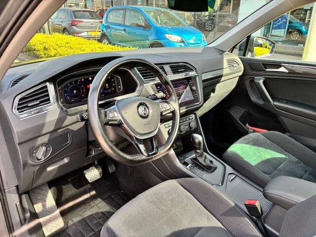 Volkswagen TIGUAN 1.5 TSI ACT Highline / R-line / Panodak/ Trekhaak wegklapbaar / Navi / Carplay