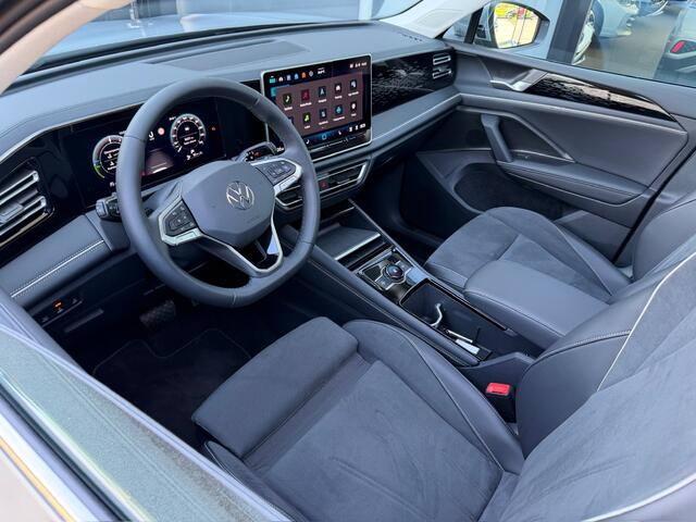 Volkswagen TIGUAN 1.5 eHybrid Elegance | Panoramadak | IQ light | Dode hoek | Trekhaak | 360 Camera | Rijklaar incl. garantie