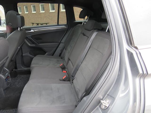 Volkswagen TIGUAN 1.5 TSI 150Pk DSG Highline Business R * Rijklaarprijs incl. garantie * R-Line * Pano-dak * Trekhaak Wegkl * Camera * Led Koplampen *