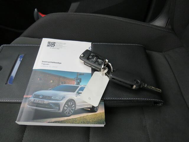 Volkswagen TIGUAN 1.5 TSI 150Pk DSG Highline Business R * Rijklaarprijs incl. garantie * R-Line * Pano-dak * Trekhaak Wegkl * Camera * Led Koplampen *