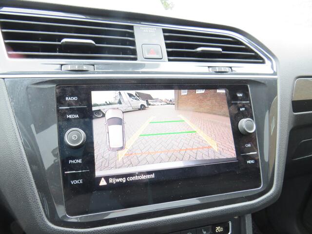 Volkswagen TIGUAN 1.5 TSI 150Pk DSG Highline Business R * Rijklaarprijs incl. garantie * R-Line * Pano-dak * Trekhaak Wegkl * Camera * Led Koplampen *