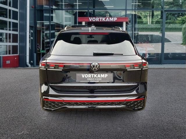 Volkswagen TIGUAN 1.5 eTSI R-LINE PANO-DAK/TREKHAAK/CAMERA/HUD/E-KLEP