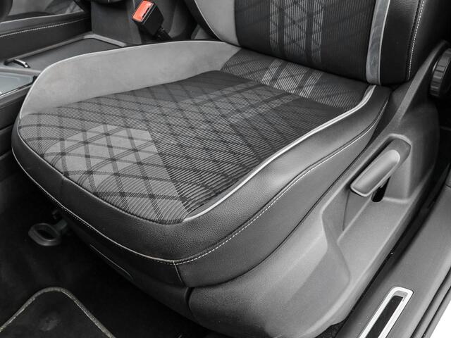 Volkswagen TIGUAN 1.4 TSI 245pk DSG eHybrid R-Line Business+ · Camera · Matrix LED · Dodehoeksensor · Parkeer Assistent · Keyless · Apple/Android Car Play ·