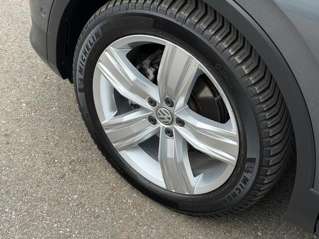 Volkswagen TIGUAN 1.5 TSI ACT 150pk DSG Highline | Camera | Virtual | Trekhaak | Keyless | Elek. Achterklep | Carplay | Rijklaar incl. 1 jaar Bovag garantie