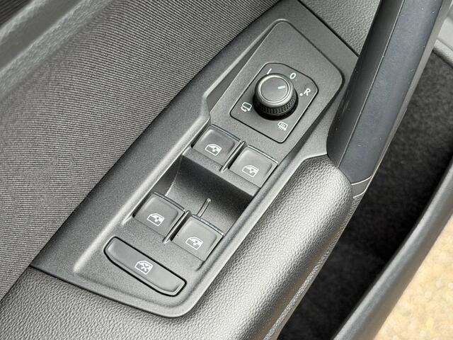 Volkswagen TIGUAN 1.5 TSI ACT 150pk DSG Highline | Camera | Virtual | Trekhaak | Keyless | Elek. Achterklep | Carplay | Rijklaar incl. 1 jaar Bovag garantie