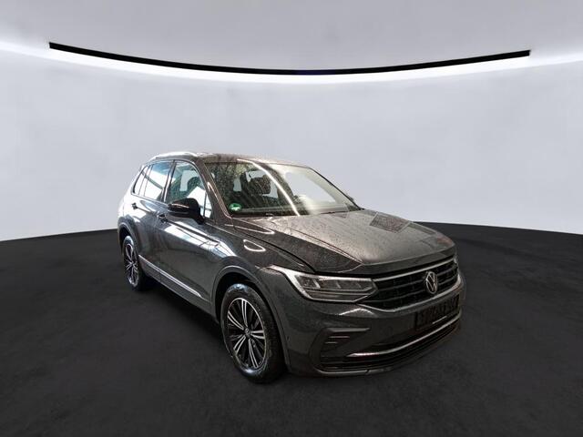 Volkswagen TIGUAN 1.4 TSI eHybrid 245pk PHEV Life Active / Head Up / Travel Assist / Navigatie / Wordt Verwacht