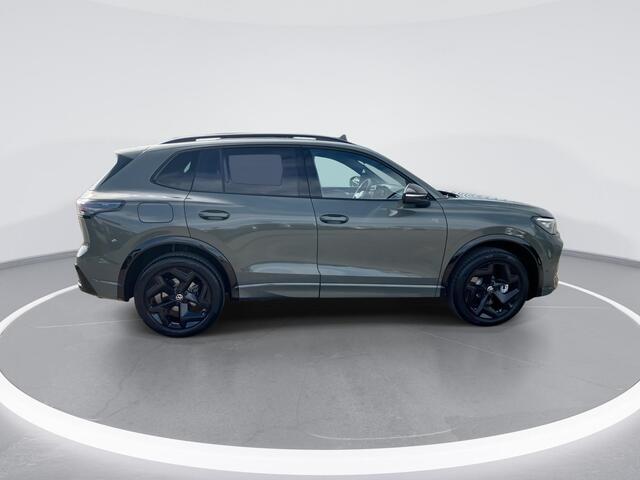 Volkswagen TIGUAN 1.5eHybrid 150kW/204PK DSG R-Line Black Style · Trekhaak · Panoramadak · Massage functie · Garantie t/m 11-03-2026