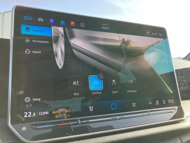 Volkswagen TIGUAN 1.5eHybrid 200kW/272PK R-Line Black Style DSG · Panoramadak · Leder · Trekhaak · 360°Camera · Harman Kardon · Garantie t/m 09-01-2027