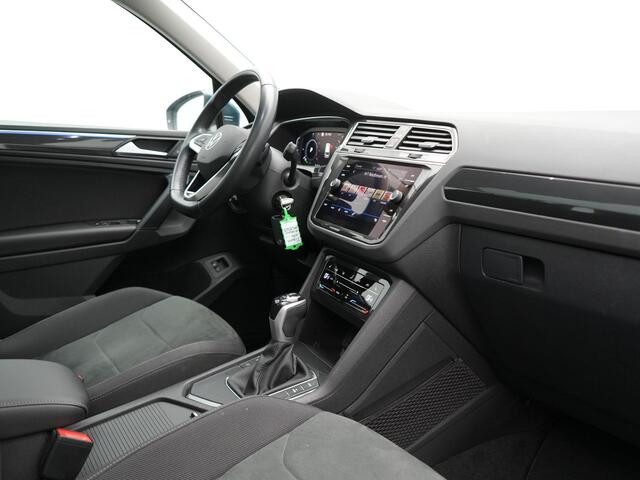Volkswagen TIGUAN 1.4 TSI eHybrid Elegance PHEV 245pk | Panodak | Camera | IQ Light | Adaptive Cruise | Alcantara Sportstoelen Verwarmd | Apple Carplay | Sfeerverlichting | Stuur Verwarmd | Navigatie | Virtual | DAB | Plug In Hybrid