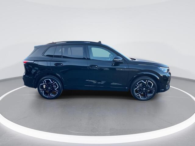 Volkswagen TIGUAN 1.5eHybrid 200kW/272PK R-Line DSG · Panoramadak · Trekhaak · Leder · 360° Camera · Apple/Android Car Play · Garantie t/m 06-05-2030 of 100.000km