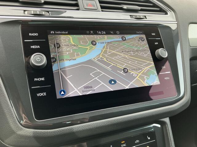Volkswagen TIGUAN 1.5TSI/150PK Life Business DSG · Navigatie · Apple/Android Car Play · Trekhaak · Camera + Parkeersensoren · Stoelverwarming · 18'' velgen ·