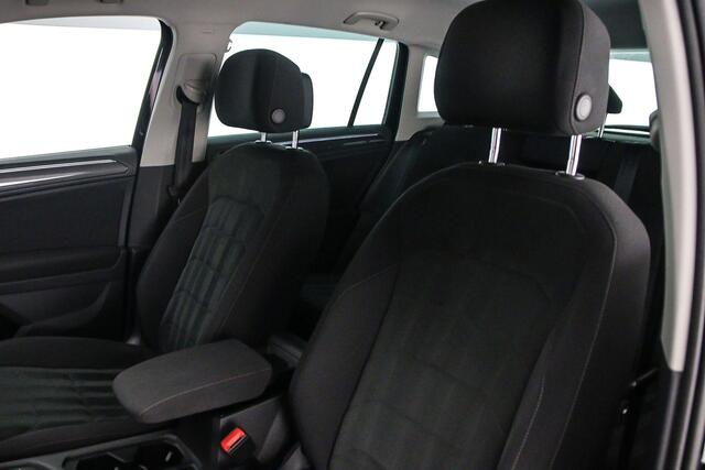 Volkswagen TIGUAN Comfortline Business 1.5 TSI 150pk DSG Automaat Trekhaak, Navigatie, Adaptive cruise control, Achteruitrijcamera, LED koplampen