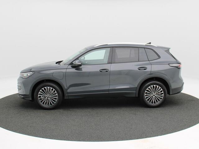 Volkswagen TIGUAN 1.5 eHybrid Life 204 Pk Stoel/Stuur Verwarming | 360° Camera | Adaptive Cruise | Trekhaak | Carplay | 18 Inch | 155 Km !!