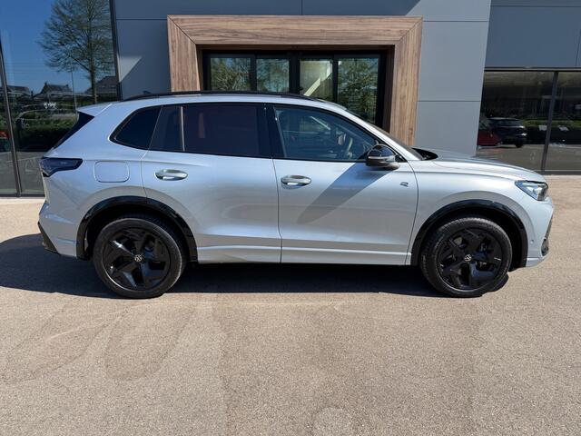 Volkswagen TIGUAN 1.5 eHybrid R-Line | Black line | 360 Camera | Trekhaak | Dode hoek | IQ light | Elek. klep | Rijklaar incl. garantie