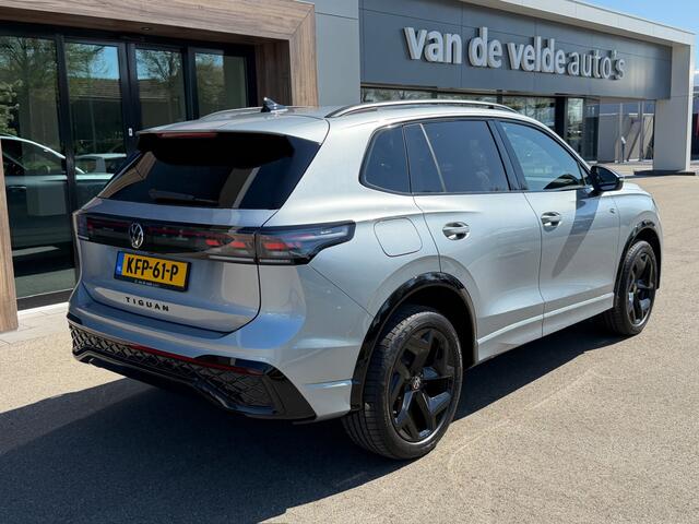 Volkswagen TIGUAN 1.5 eHybrid R-Line | Black line | 360 Camera | Trekhaak | Dode hoek | IQ light | Elek. klep | Rijklaar incl. garantie