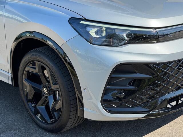 Volkswagen TIGUAN 1.5 eHybrid R-Line | Black line | 360 Camera | Trekhaak | Dode hoek | IQ light | Elek. klep | Rijklaar incl. garantie