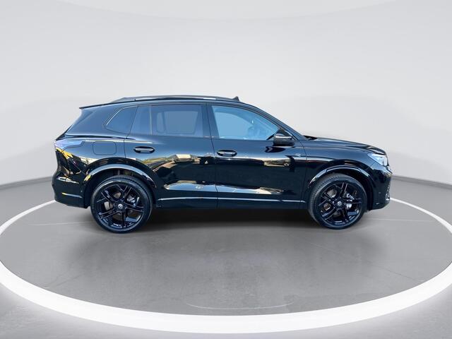 Volkswagen TIGUAN 1.5eHybrid 150kW/204PK R-Line Black Style · Panoramadak · Trekhaak · 360°Camera · Garantie t/m 24-06-2030 of 100000km
