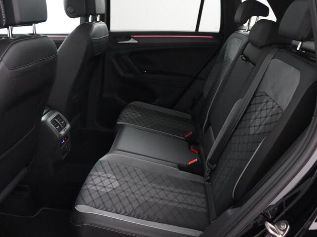 Volkswagen TIGUAN 1.4 TSI eHybrid R-Line Business+ | Trekhaak | Panoramadak | ACC | IQ Light!