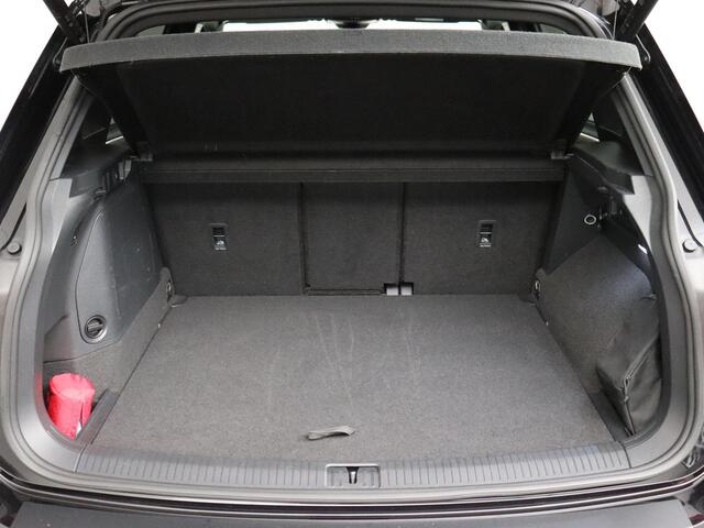 Volkswagen TIGUAN 1.4 TSI eHybrid R-Line Business+ | Trekhaak | Panoramadak | ACC | IQ Light!