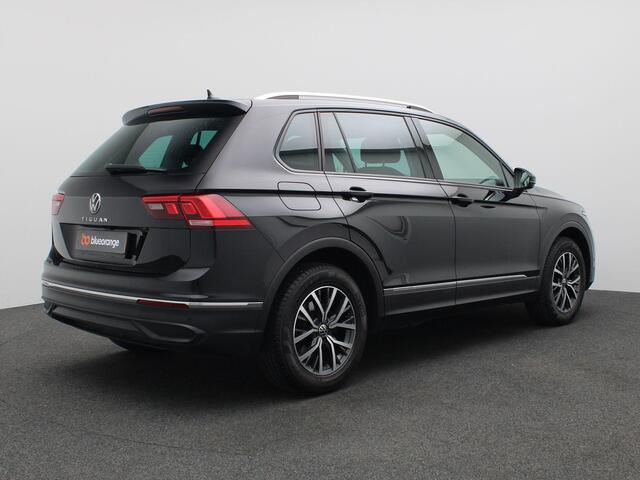 Volkswagen TIGUAN 1.5 TSI Life Business 150PK DSG Trekhaak, Achteruitrijcamera, 17" LM Velgen, Stoelverwarming, Navi, Adatpieve Cruise Control