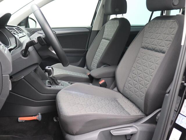 Volkswagen TIGUAN 1.5 TSI Life Business 150PK DSG Trekhaak, Achteruitrijcamera, 17" LM Velgen, Stoelverwarming, Navi, Adatpieve Cruise Control