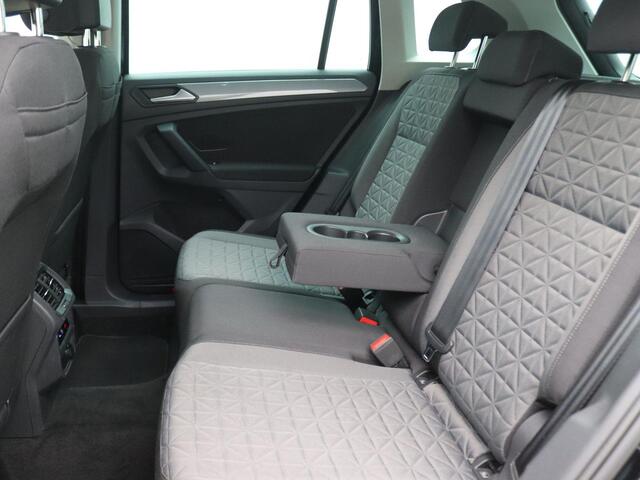Volkswagen TIGUAN 1.5 TSI Life Business 150PK DSG Trekhaak, Achteruitrijcamera, 17" LM Velgen, Stoelverwarming, Navi, Adatpieve Cruise Control