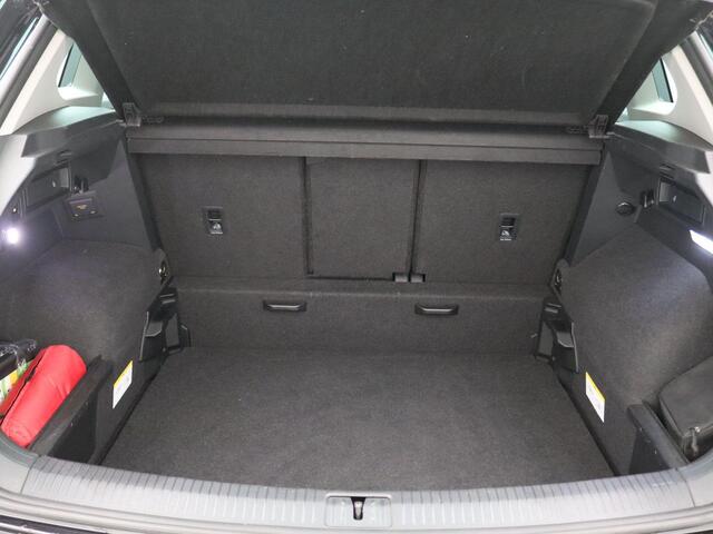 Volkswagen TIGUAN 1.5 TSI Life Business 150PK DSG Trekhaak, Achteruitrijcamera, 17" LM Velgen, Stoelverwarming, Navi, Adatpieve Cruise Control