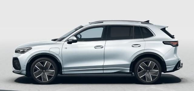 Volkswagen TIGUAN 1.5 eHybrid 204PK DSG R-Line Edition / Fabrieksgarantie tot / Trekhaak / Panoramadak / 20'' LMV / VW