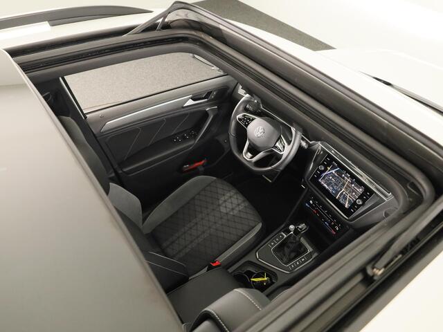 Volkswagen TIGUAN 1.5 TSI R-Line Business | Panoramadak | Camera | Black Style | Stoelverwarming | Navigatie |