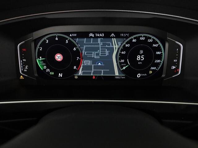 Volkswagen TIGUAN 1.5 TSI R-Line Business | Panoramadak | Camera | Black Style | Stoelverwarming | Navigatie |