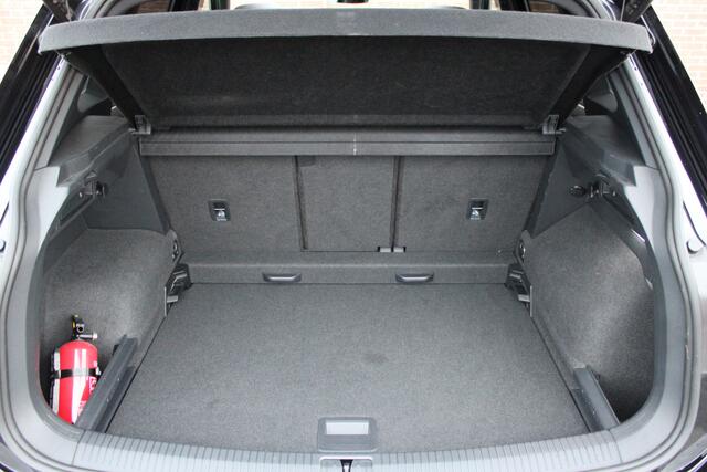 Volkswagen TIGUAN 1.5 TSI 150PK R-Line Business+ |PANO-DAK|I.Q. LIGHTS|BLACK-STYLE|20-INCH|