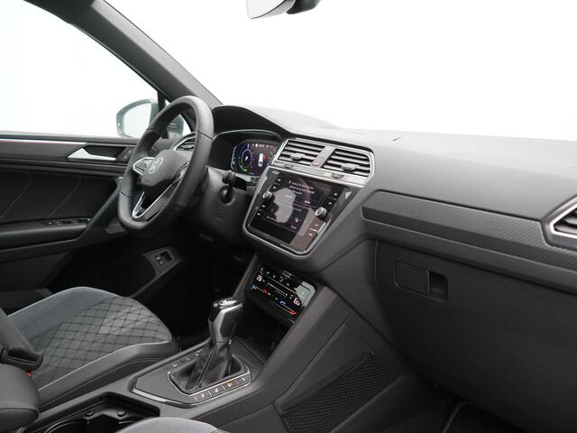 Volkswagen TIGUAN 1.4 TSI eHybrid R-Line PHEV 245pk Dealer O.H | Trekhaak Af Fabriek | Adaptive Cruise | IQ Light | Adaptive Onderstel | Camera | Alcantara Sportstoelen & Stuur Verwarmd | Blis | Keyless | Sfeerverlichting | Virtual | Navigatie | DAB | 20"L.M | Plug In Hybr