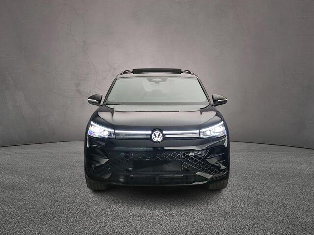Volkswagen TIGUAN R-Line Edition 1.5 TSI eHybrid 272pk DSG Automaat Trekhaak, Black style, Panoramadak, Adaptive cruise control, Achteruitrijcamera, Elektrische achterklep