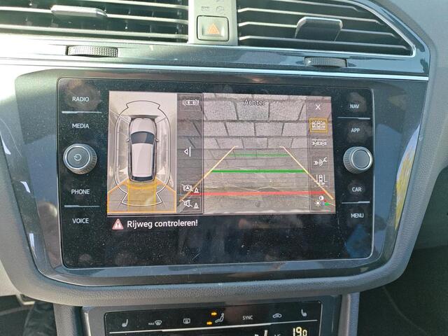 Volkswagen TIGUAN 1.5 TSI R-Line Business+ / AUTOMAAT/ TREKHAAK/ PANODAK/ CLIMA/ STOELVERWARM./ 360 CAMERA/ NAVI/ DIGITAL DASH/ 20" LMV