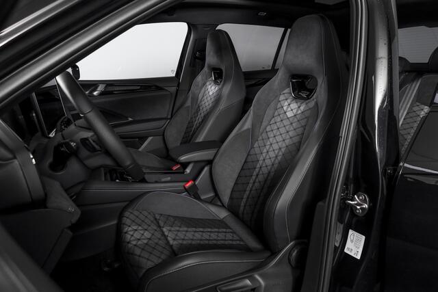Volkswagen TIGUAN 1.5 eHybrid R-Line Edition 272 PK | Black Style | 15 inch Navi | Elek. Trekhaak | IQ Light | S/K-Panodak | Dig. Cockpit | Adapt. Cruise | Stoel-+Stuurverw. | 360 Camera | NAV + App. Connect | ECC | Elek. Klep | LM 20" |