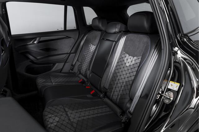 Volkswagen TIGUAN 1.5 eHybrid R-Line Edition 272 PK | Black Style | 15 inch Navi | Elek. Trekhaak | IQ Light | S/K-Panodak | Dig. Cockpit | Adapt. Cruise | Stoel-+Stuurverw. | 360 Camera | NAV + App. Connect | ECC | Elek. Klep | LM 20" |