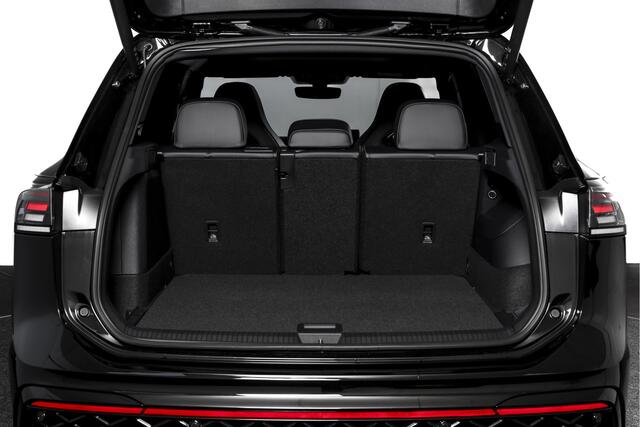Volkswagen TIGUAN 1.5 eHybrid R-Line Edition 272 PK | Black Style | 15 inch Navi | Elek. Trekhaak | IQ Light | S/K-Panodak | Dig. Cockpit | Adapt. Cruise | Stoel-+Stuurverw. | 360 Camera | NAV + App. Connect | ECC | Elek. Klep | LM 20" |