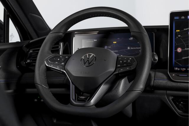 Volkswagen TIGUAN 1.5 eHybrid R-Line Edition 272 PK | Black Style | 15 inch Navi | Elek. Trekhaak | IQ Light | S/K-Panodak | Dig. Cockpit | Adapt. Cruise | Stoel-+Stuurverw. | 360 Camera | NAV + App. Connect | ECC | Elek. Klep | LM 20" |