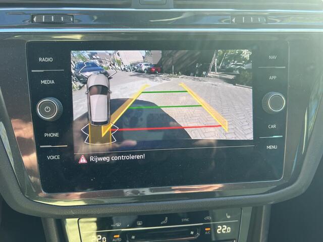 Volkswagen TIGUAN 1.5 TSI Life Business / CRUISE/ DIGITAL DASH/ CLIMATE/ STOELVERWARM./ NAVI/ PARK. SENSOREN + CAMERA/ 17" LMV