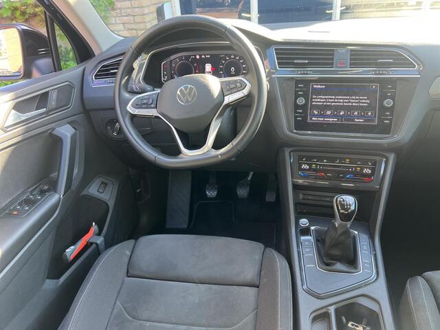 Volkswagen TIGUAN 1.5 TSI Life Business / CRUISE/ DIGITAL DASH/ CLIMATE/ STOELVERWARM./ NAVI/ PARK. SENSOREN + CAMERA/ 17" LMV