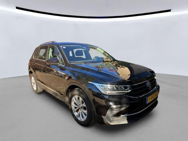 Volkswagen TIGUAN 1.5 TSI Life Business / CRUISE/ DIGITAL DASH/ CLIMATE/ STOELVERWARM./ NAVI/ PARK. SENSOREN + CAMERA/ 17" LMV