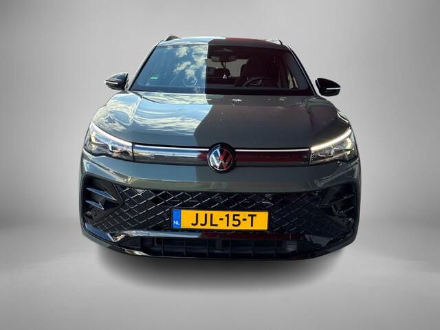 Volkswagen TIGUAN 1.5 272pk DSG eHybrid R-Line Edition · Panoramadak · 360 Camera · Wegklapbare Trekhaak · Massage · Dodehoek Detectie · 19'' Inch · Garantie t/m 27-10-2029 of 100.000km