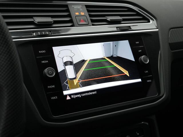 Volkswagen TIGUAN 1.5 TSI 150 pk DSG R-Line Business | Panoramadak | IQ Light | Harman/Kardon | Achteruitrijcamera | Stuur-/stoelverwarming