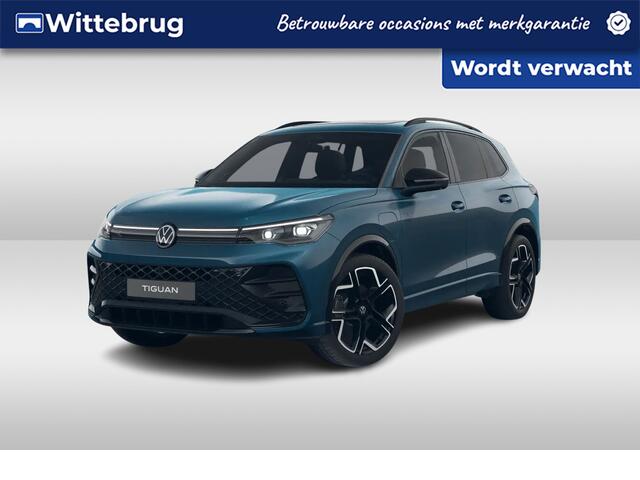 Volkswagen TIGUAN 1.5 eHybrid 200kw / 272pk R-Line Black Style DSG Automaat Lederen Interieur met massagefunctie / Trekhaak / Panoramadak / 20"LM velgen / Navigatie Fabrieksgarantie tot 25-07-2030 of 100.000 km